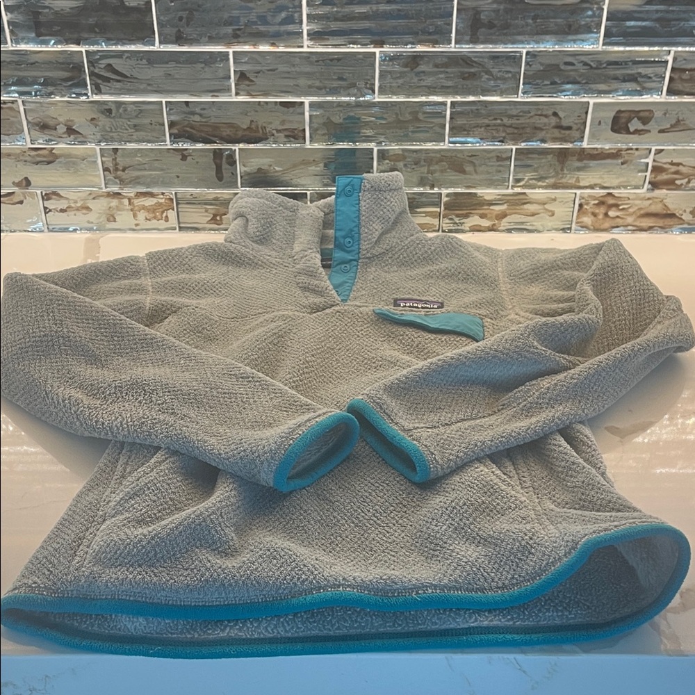 Patagonia Women's Gray and Aqua Fleece Sweater